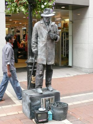 Dublin_james_joyce_living_statue